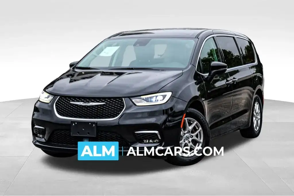 2023 Chrysler Pacifica Touring L photo 1