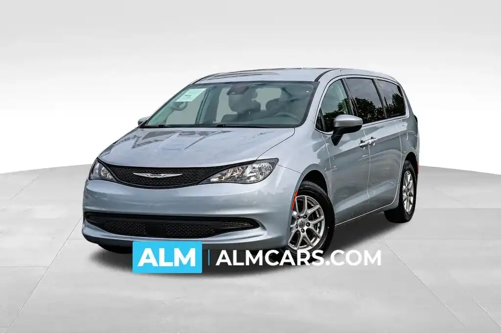 2023 Chrysler Voyager LX's photo