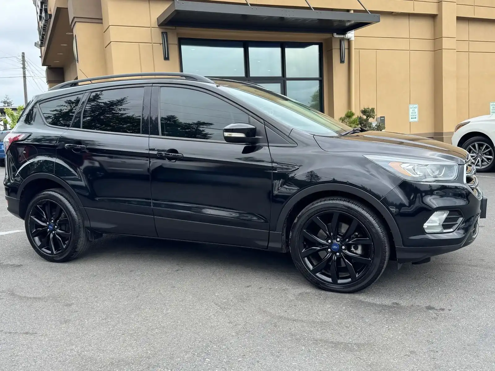 2017 Ford Escape Titanium 4WD's photo