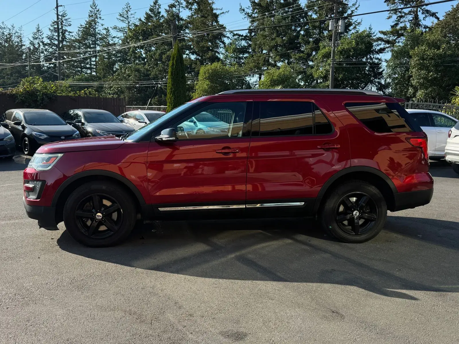 2017 Ford Explorer XLT 4WD photo 4