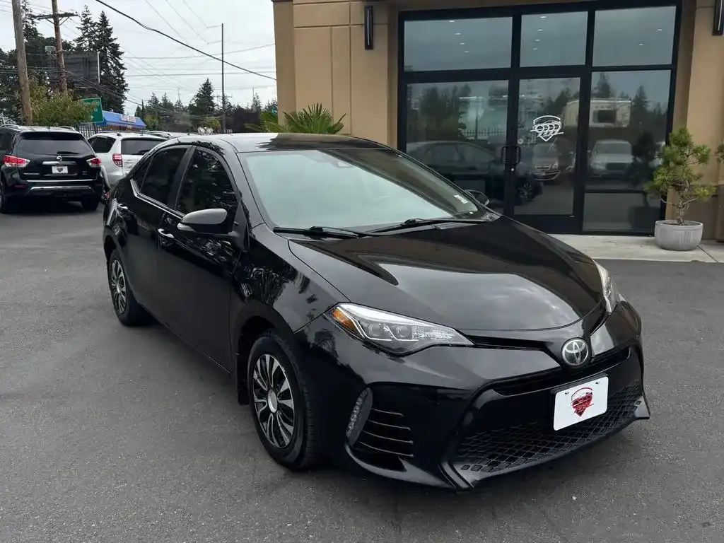 2017 Toyota Corolla SE AT's photo
