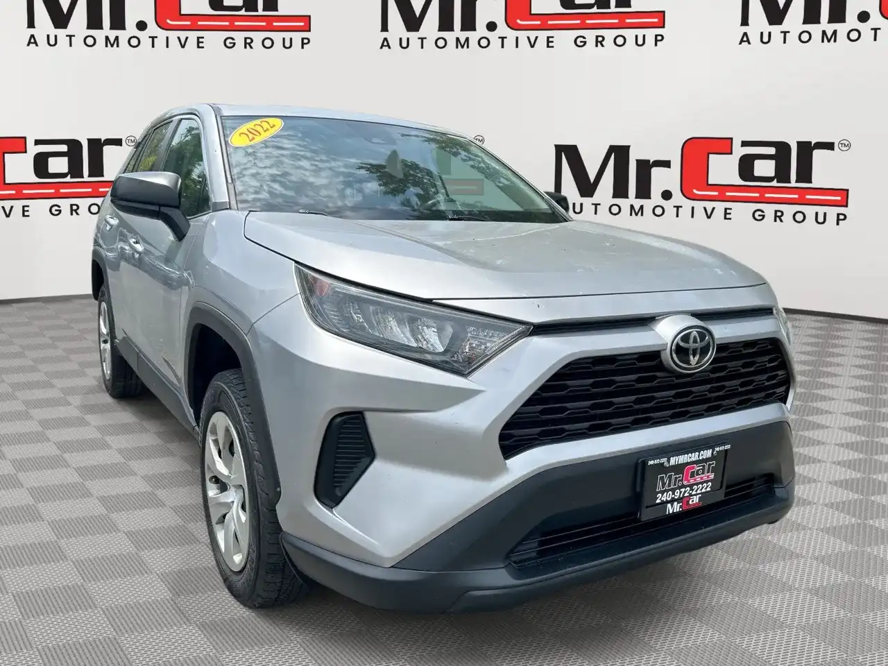 2022 Toyota RAV4 LE FWD's photo