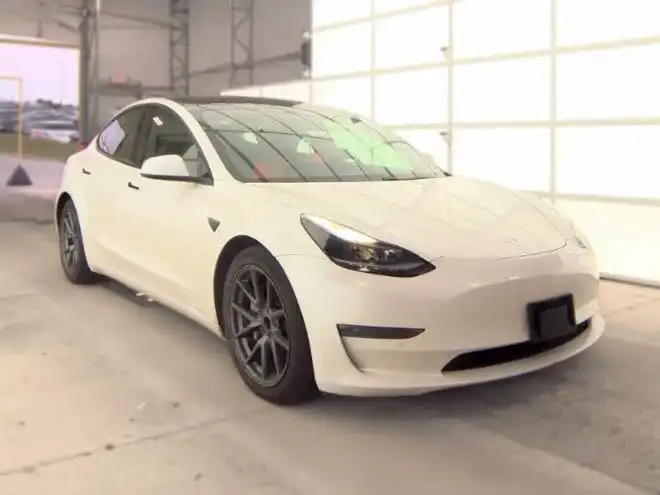 2021 Tesla Model 3 Standard Range Plus's photo