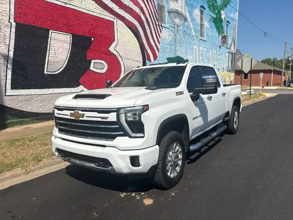 2025 Chevrolet Silverado HD LT 4WD Crew Cab Standard Box's photo
