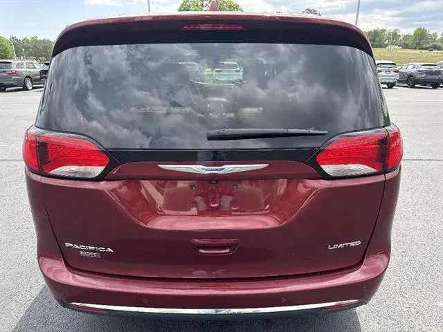 2020 Chrysler Pacifica Limited photo 5