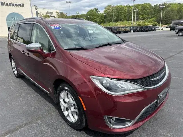 2020 Chrysler Pacifica Limited photo 1