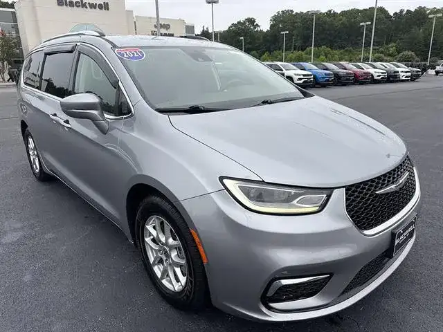 2021 Chrysler Pacifica Touring L's photo