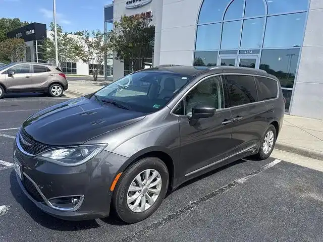 2018 Chrysler Pacifica Touring L Plus's photo