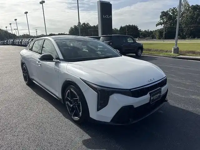 2025 Kia K4 GT-Line Auto's photo