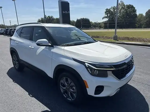 2024 Kia Seltos 2.0 S FWD's photo