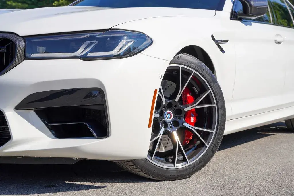 2023 BMW M5 Base photo 5