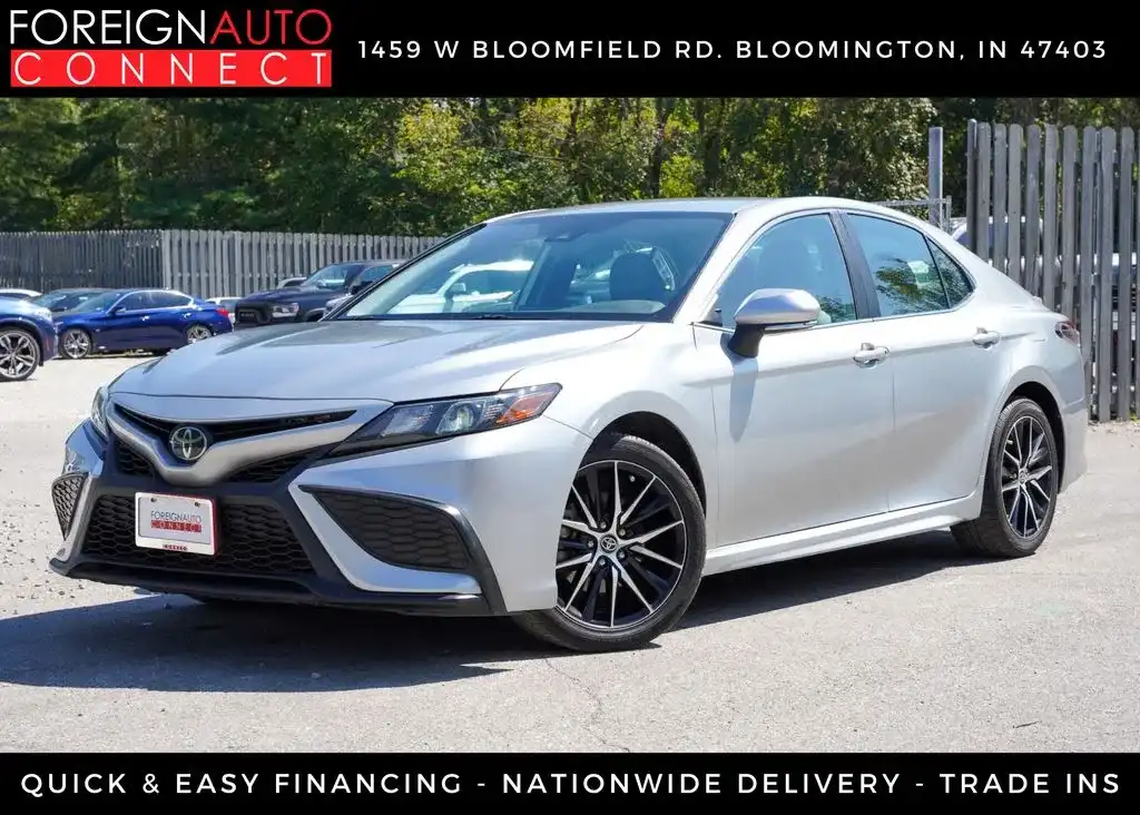 2022 Toyota Camry SE's photo