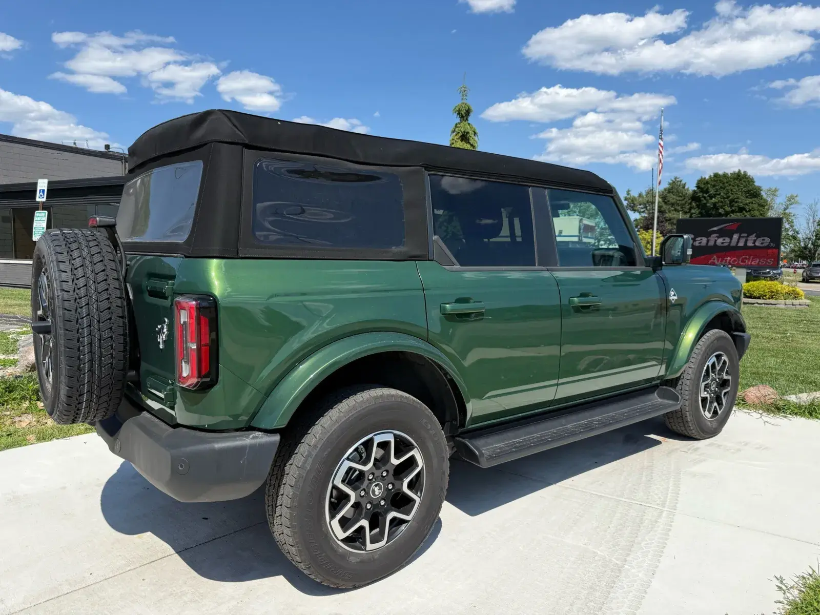 2025 Ford Bronco Outer Banks 4WD 4-door photo 5