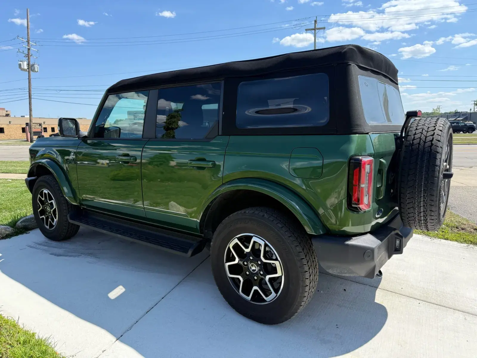 2025 Ford Bronco Outer Banks 4WD 4-door photo 3