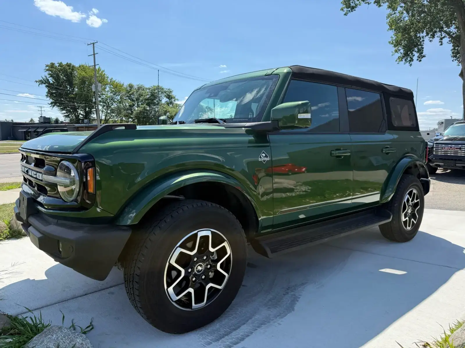 2025 Ford Bronco Outer Banks 4WD 4-door photo 1