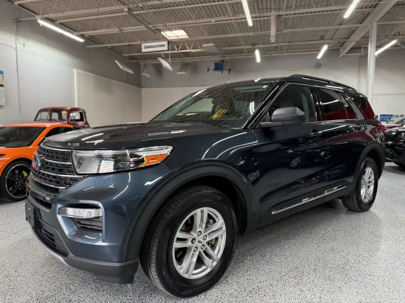 2023 Ford Explorer XLT 4WD's photo