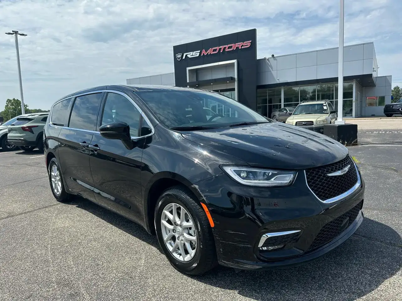 2026 Chrysler Pacifica Select photo 1
