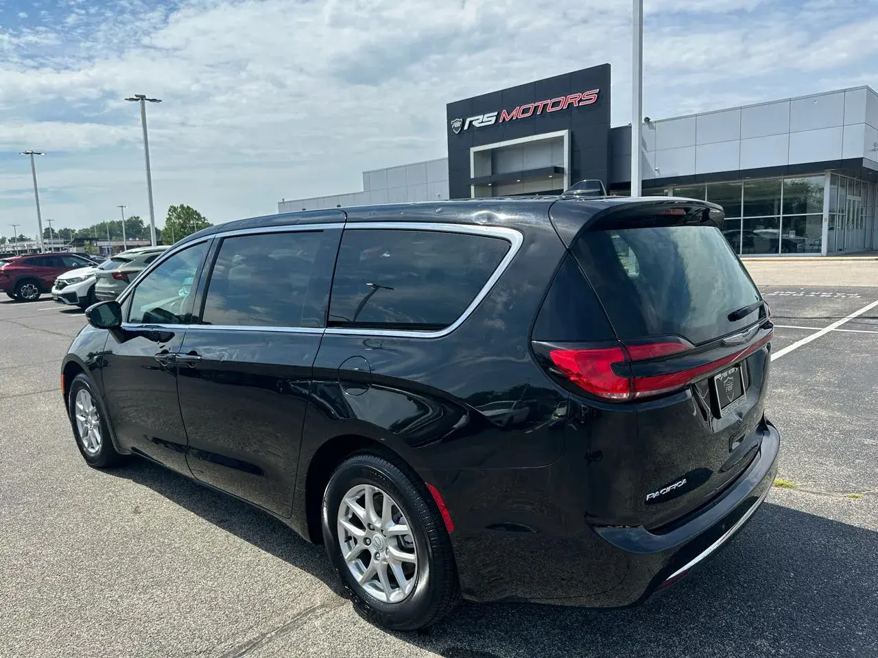 2026 Chrysler Pacifica Select photo 3