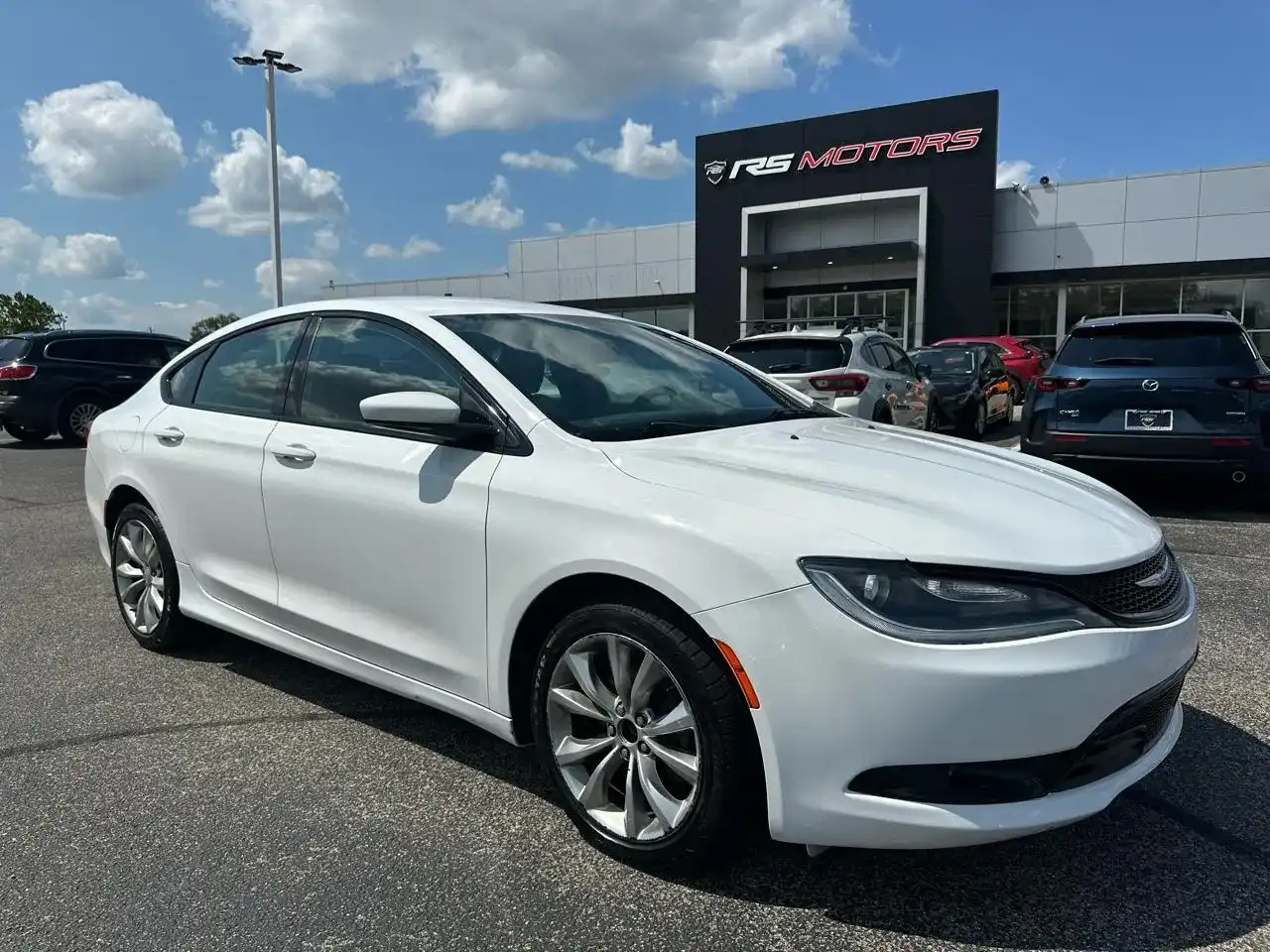 2016 Chrysler 200 S's photo