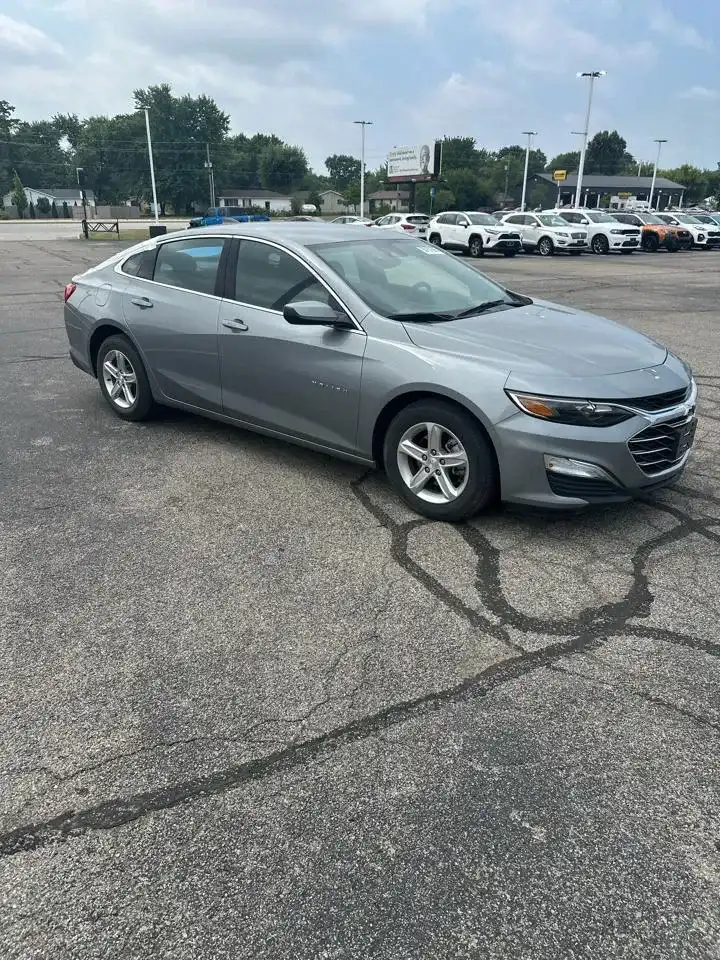 2025 Chevrolet Malibu 1LS's photo