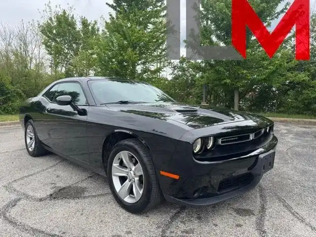 2015 Dodge Challenger SXT's photo