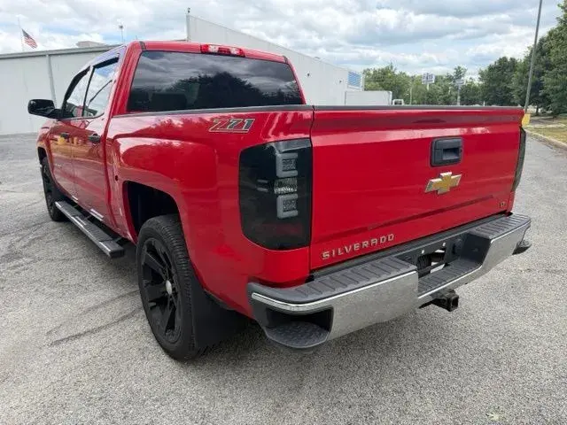2014 Chevrolet Silverado 1500 LT Crew Cab Short Box photo 5