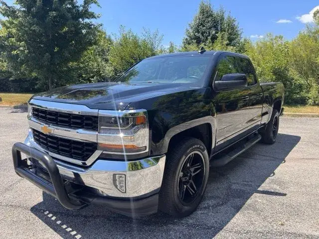 2017 Chevrolet Silverado 1500 LT 4X4 Double Cab Std Box photo 5