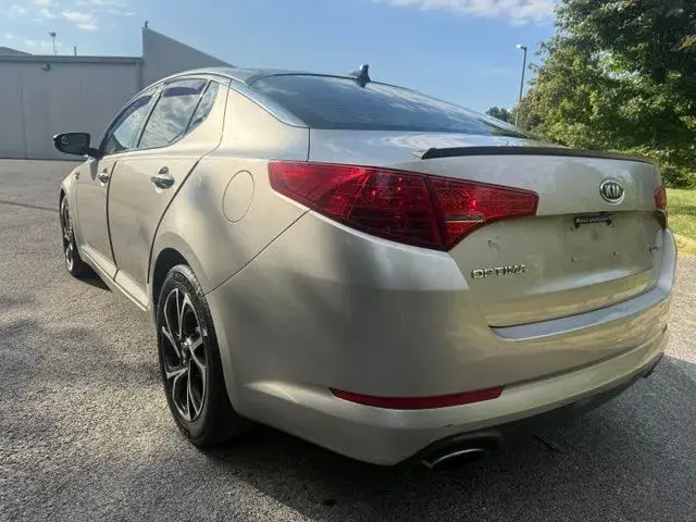 2012 Kia Optima EX Auto photo 5
