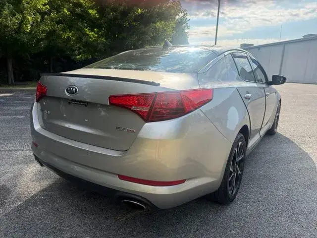 2012 Kia Optima EX Auto photo 3