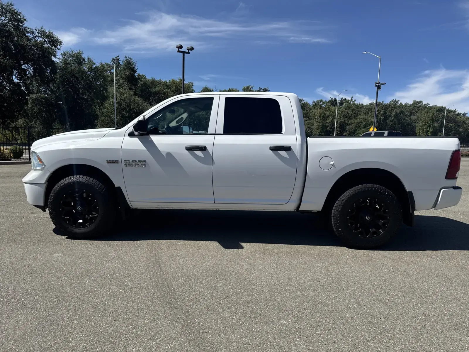 2015 RAM 1500 ST Crew Cab 4x4 photo 4