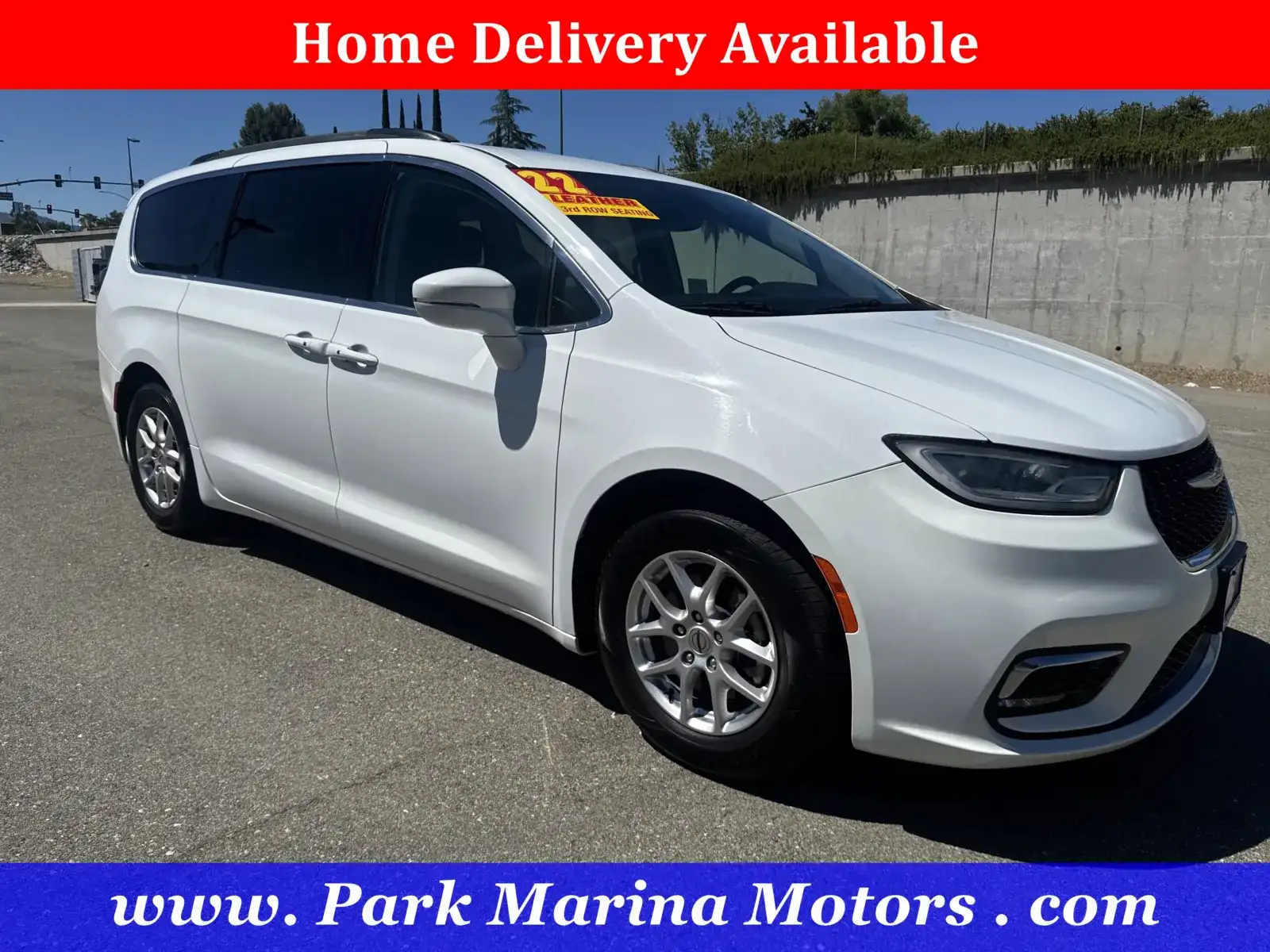 2022 Chrysler Pacifica Touring L's photo