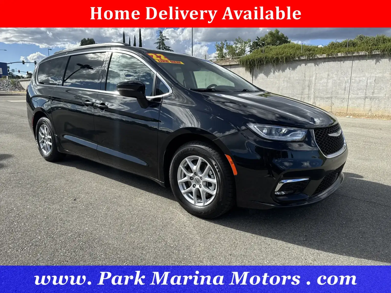2022 Chrysler Pacifica Touring L's photo