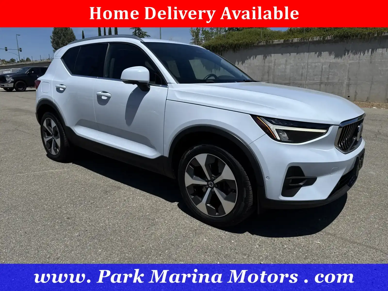 2024 Volvo XC40 B5 Plus Bright AWD's photo