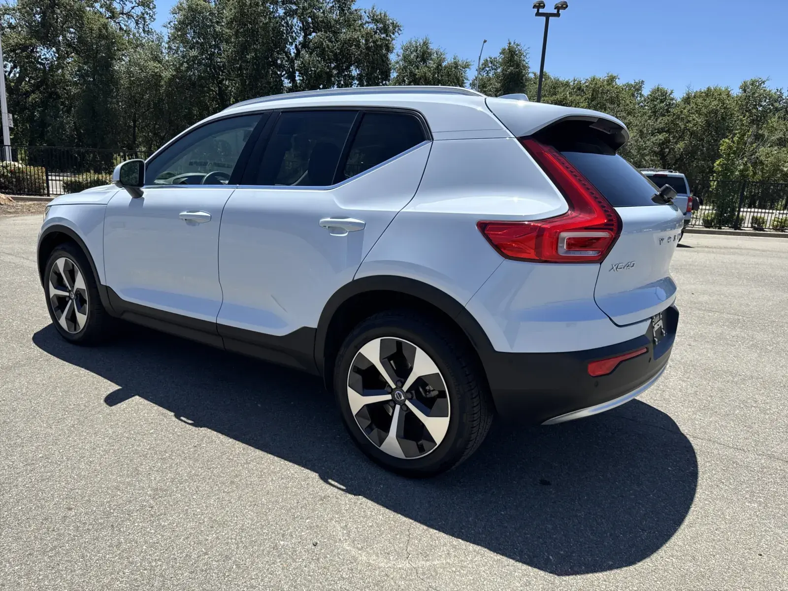 2024 Volvo XC40 B5 Plus Bright AWD photo 5