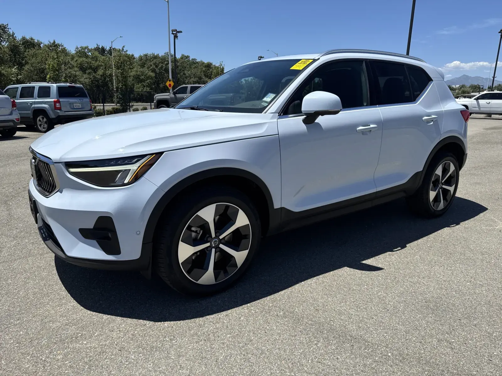 2024 Volvo XC40 B5 Plus Bright AWD photo 3