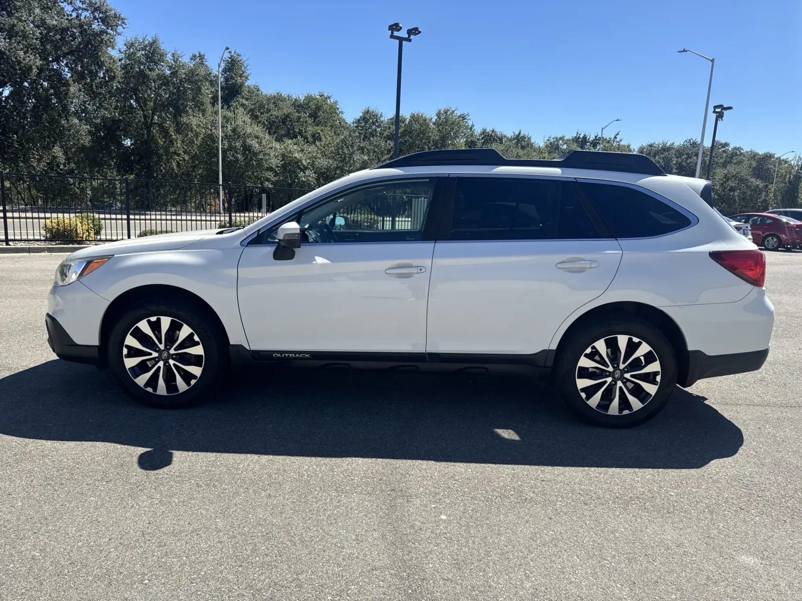 2017 Subaru Outback 3.6R Limited photo 4