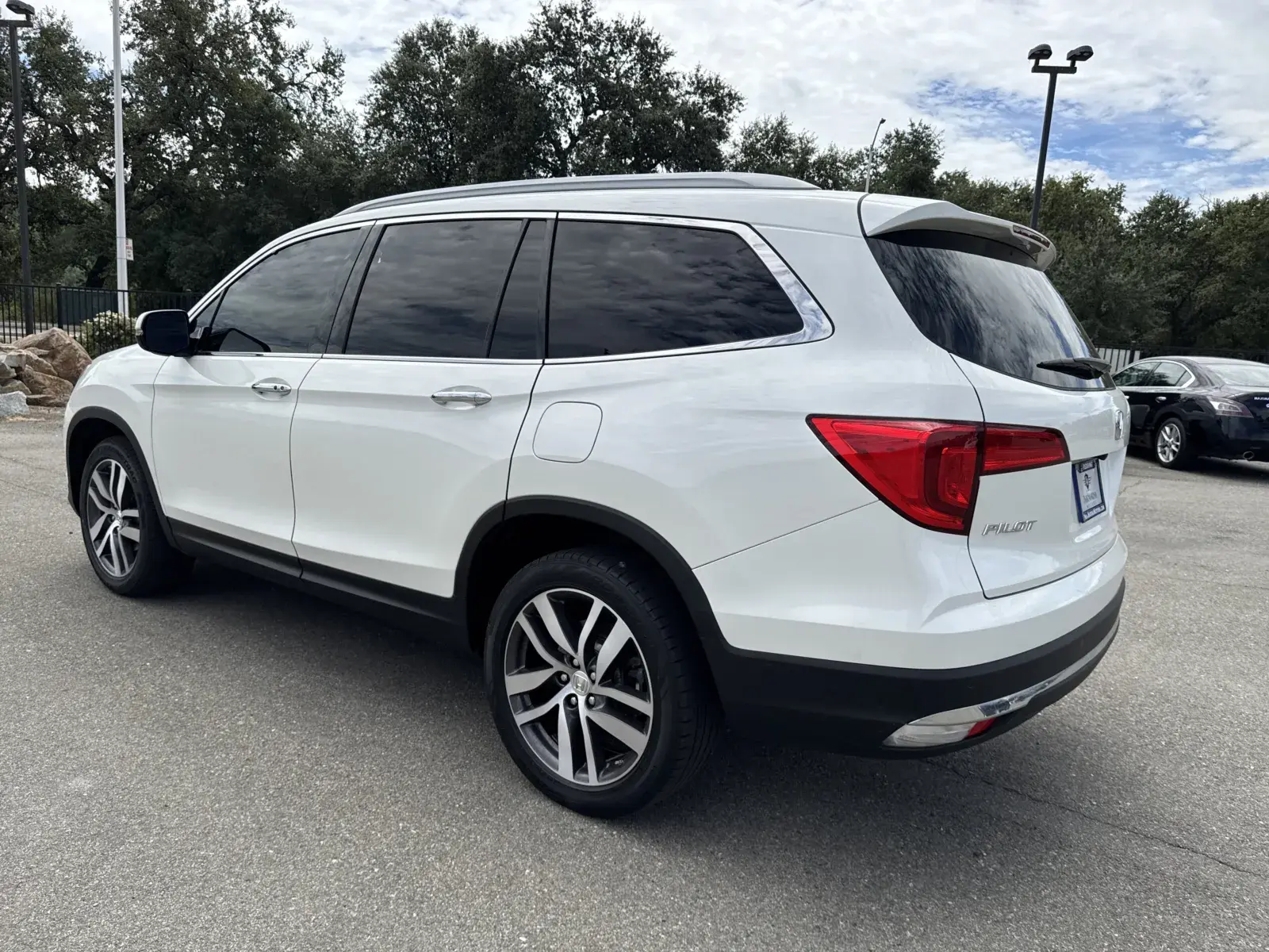 2017 Honda Pilot 4WD Elite photo 5