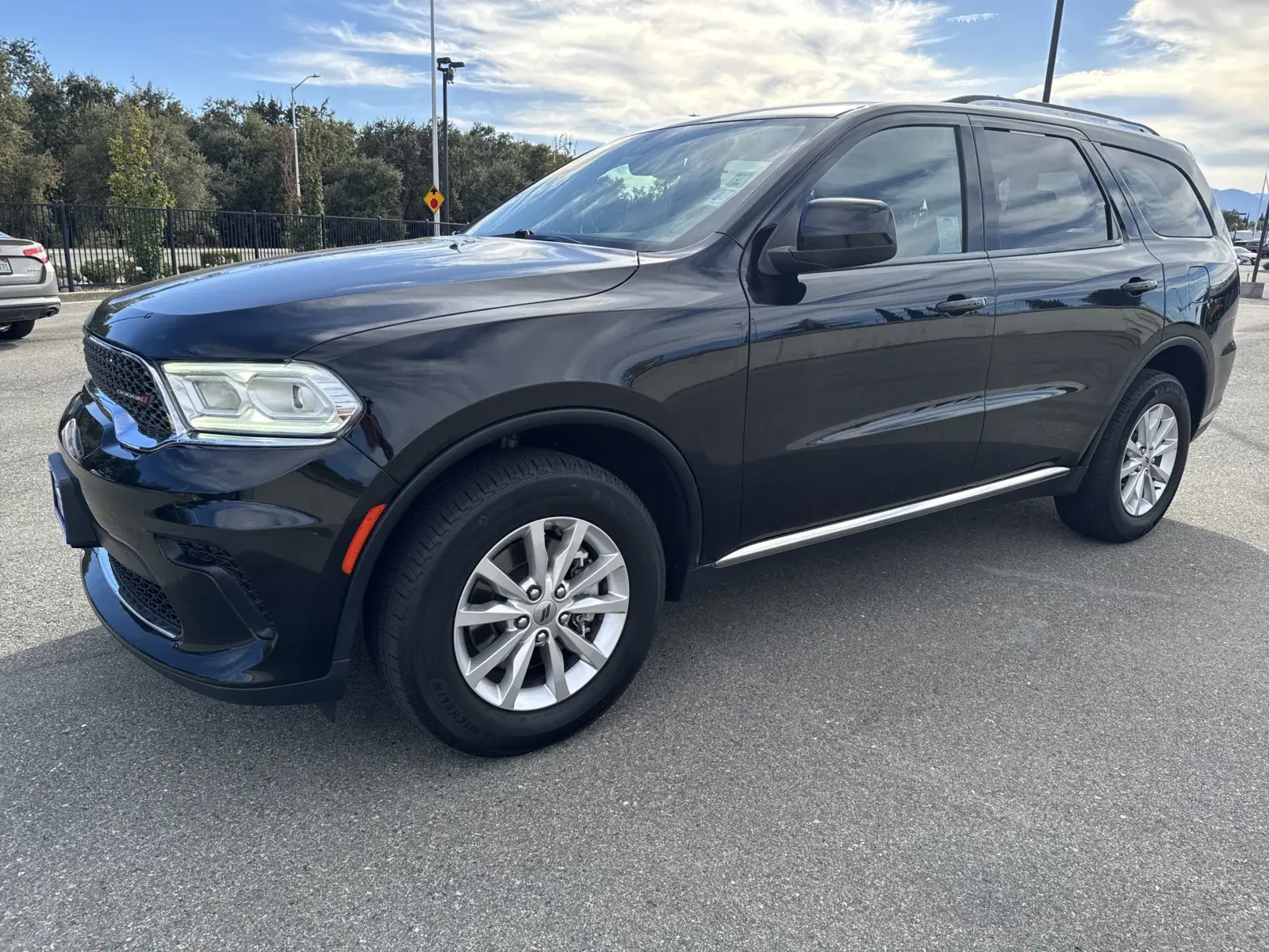 2023 Dodge Durango SXT AWD photo 3