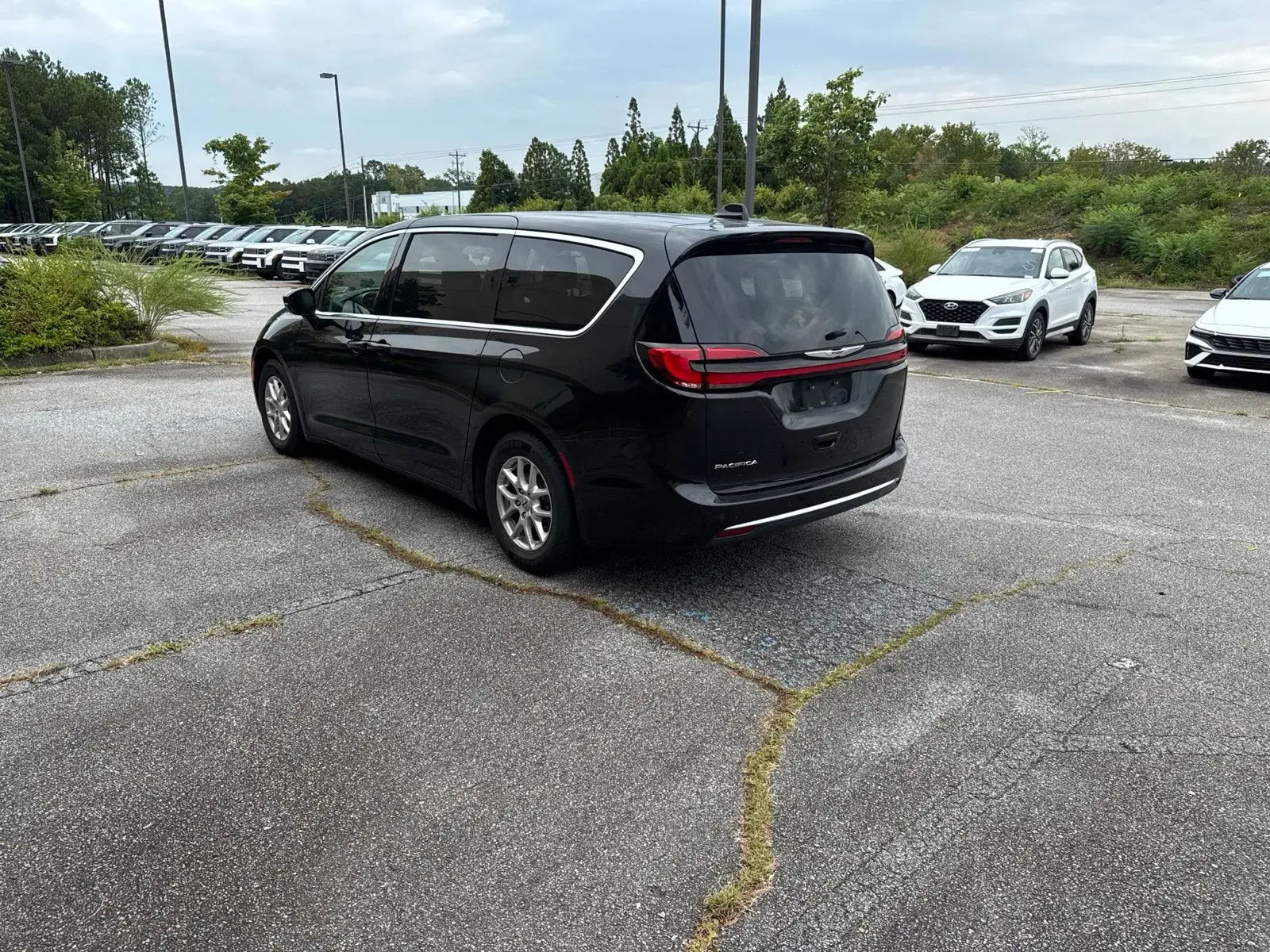 2023 Chrysler Pacifica Touring L photo 3