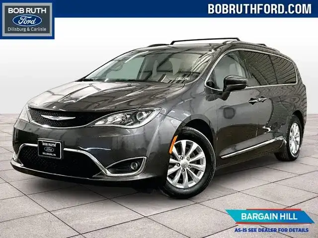 2018 Chrysler Pacifica Touring L's photo