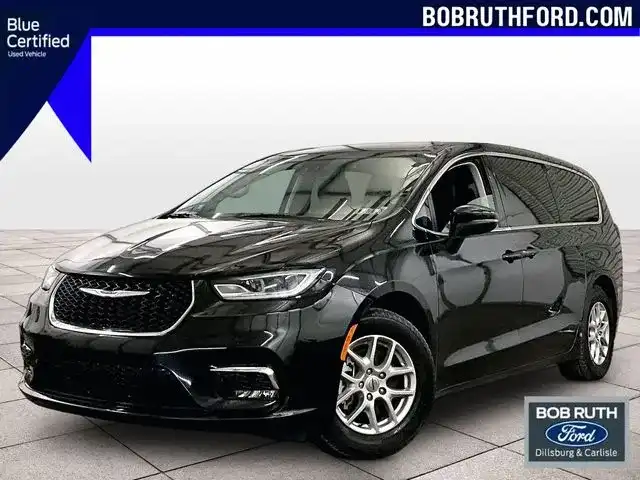2023 Chrysler Pacifica Touring L's photo