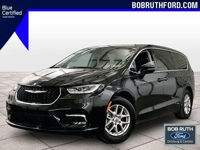 2023 Chrysler Pacifica Touring L's photo