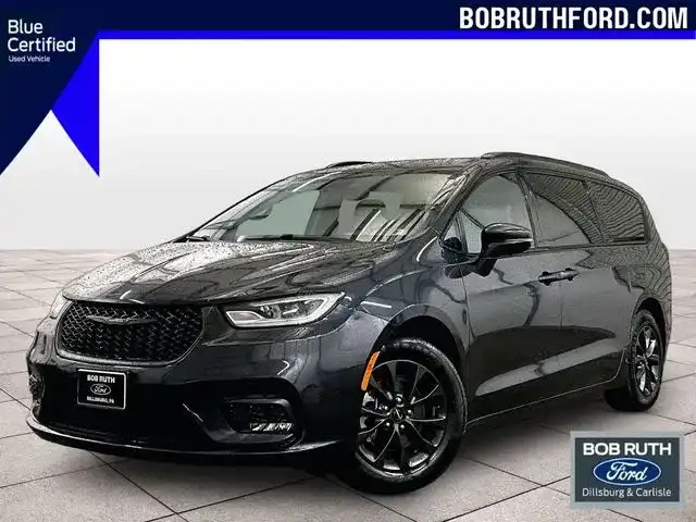 2021 Chrysler Pacifica Touring's photo