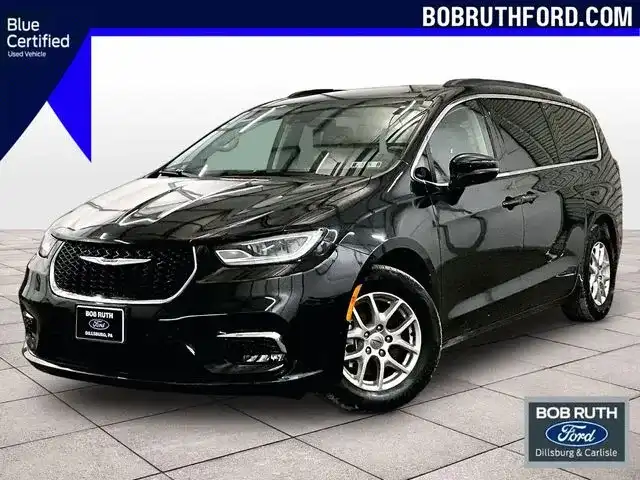2022 Chrysler Pacifica Touring L's photo