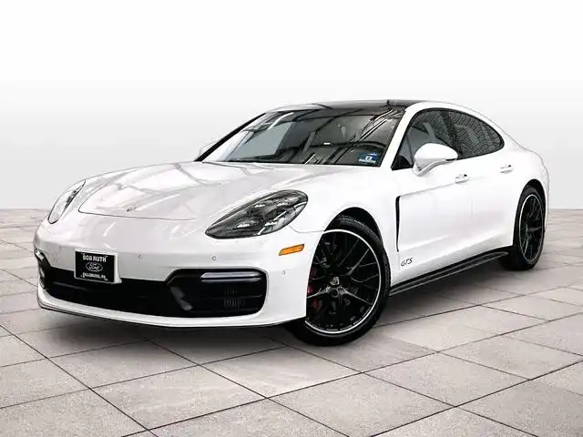 2019 Porsche Panamera GTS's photo