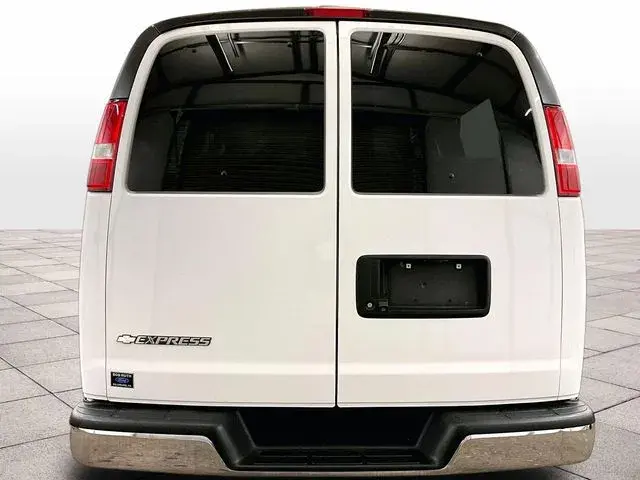 2018 Chevrolet Express LT 3500 photo 4
