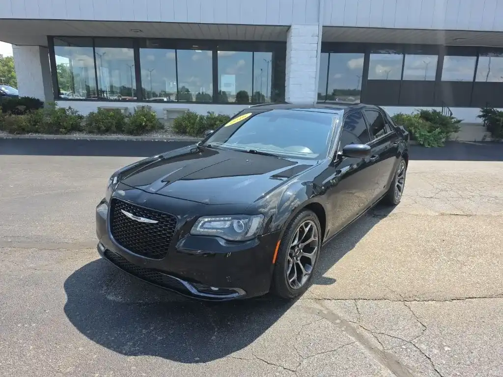 2016 Chrysler 300 S's photo