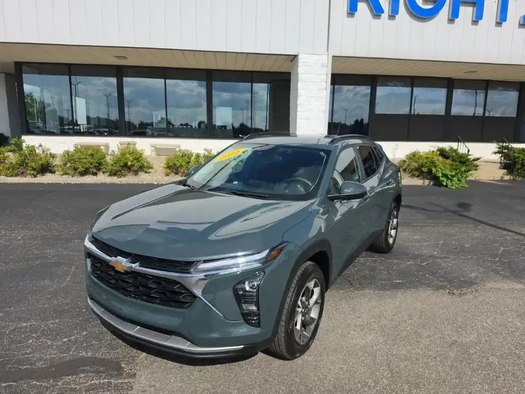 2025 Chevrolet Trax LT's photo