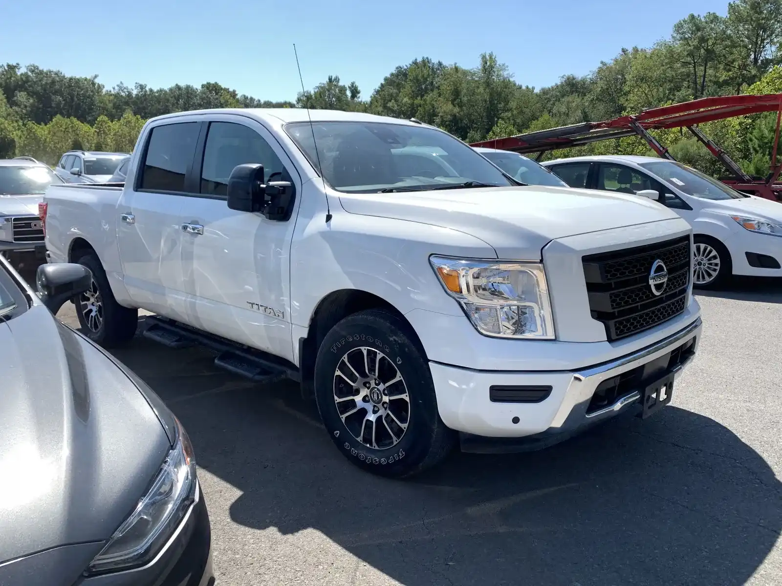 2021 Nissan Titan SV 4WD Crew Cab's photo