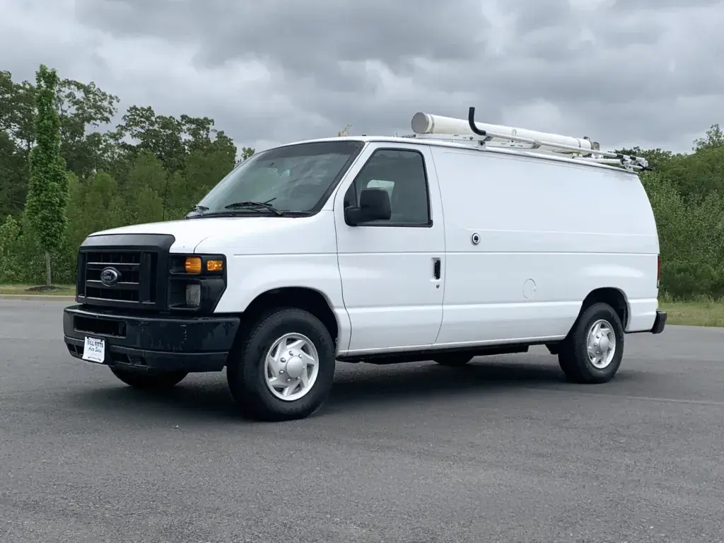 2010 Ford E-Series E-250 Van photo 3